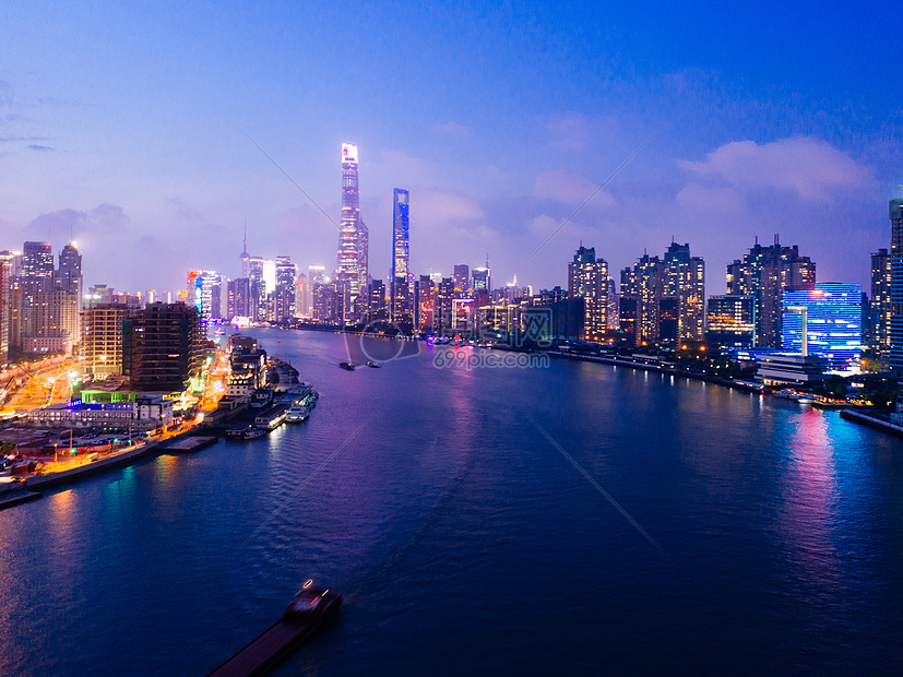 上海的城市夜景高楼大厦