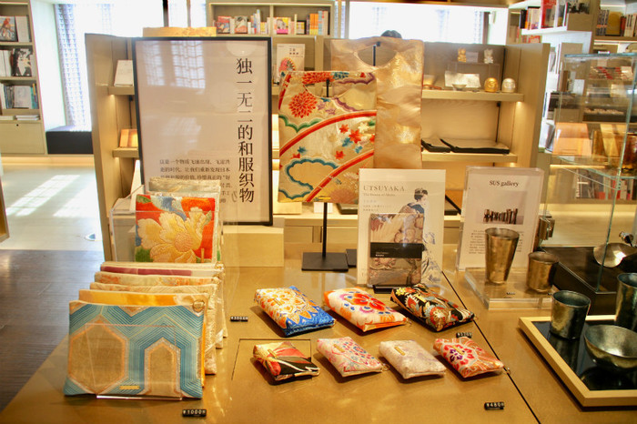 上海首家茑屋书店开业:"生活方式"有了,可它是家好书店吗?|界面新闻