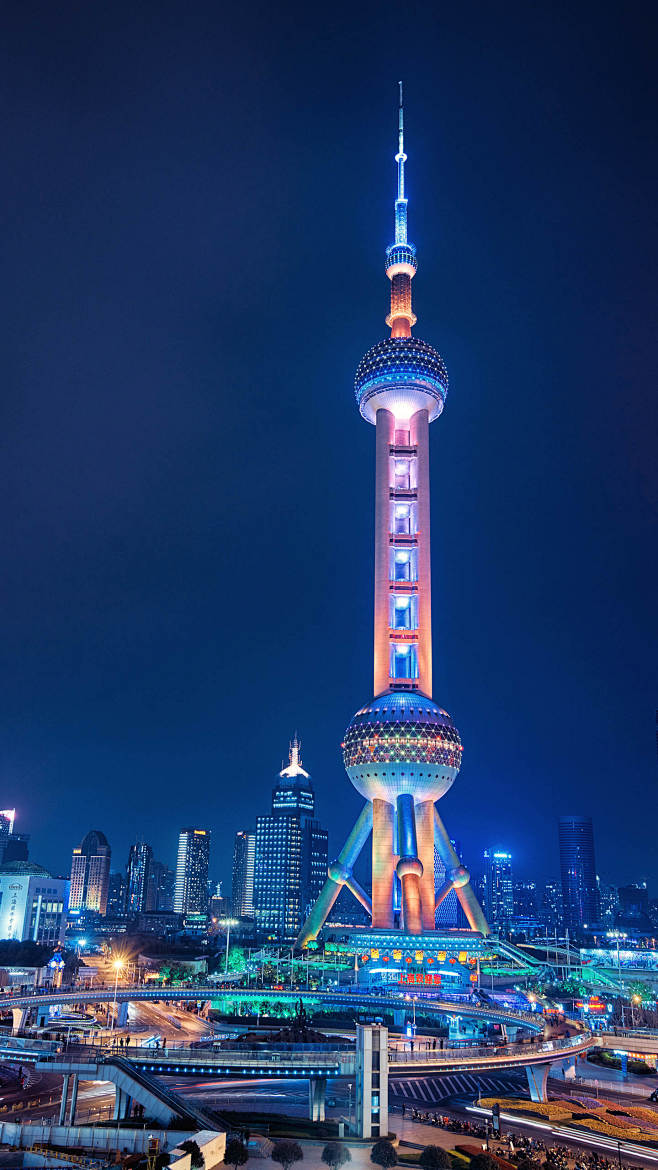 东方明珠是上海的标志性文化景观之一.